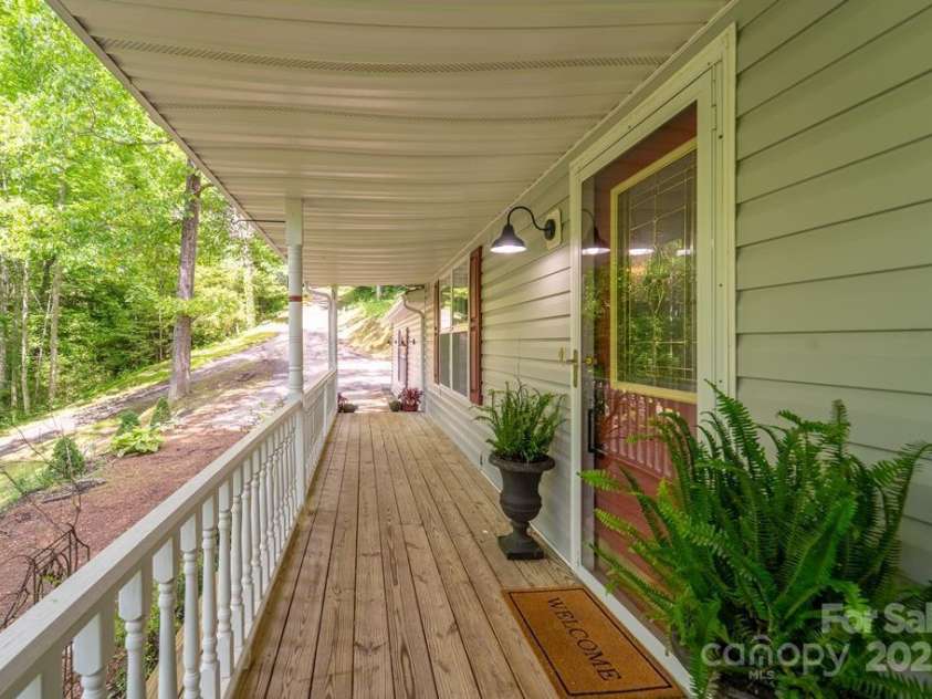 41 Kings Creek Drive, Sylva, NC 28779.  MLS# CAR4294977, YatesRealty ID 5498. 