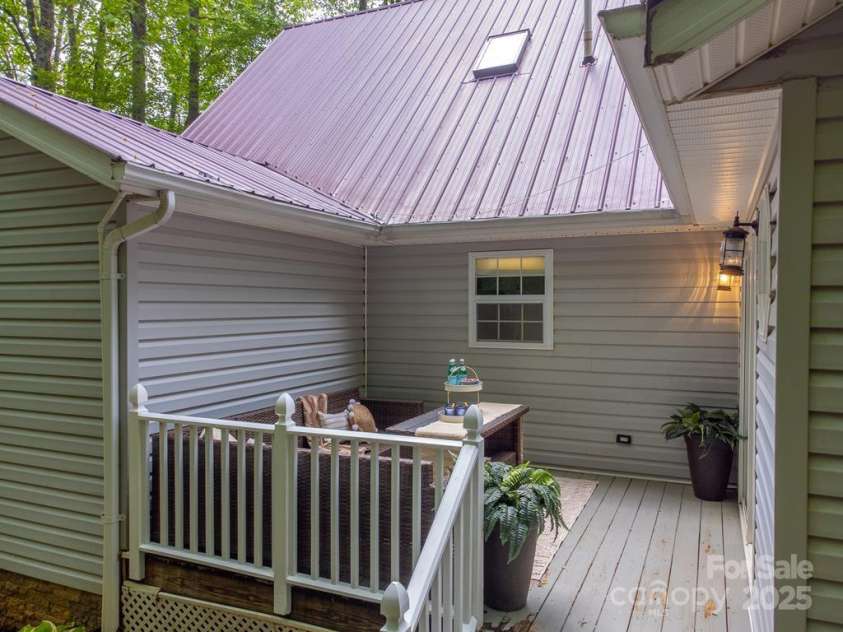 41 Kings Creek Drive, Sylva, NC 28779.  MLS# CAR4294977, YatesRealty ID 5498. 