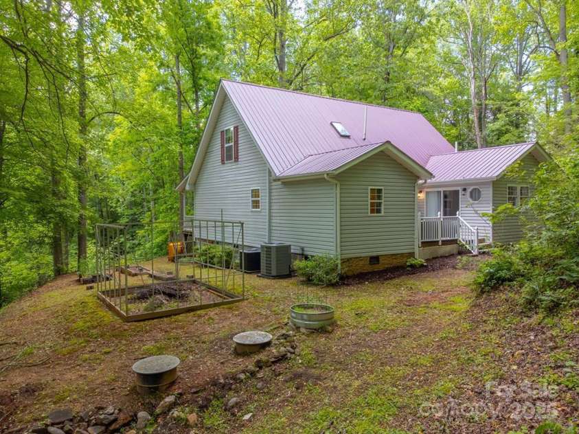 41 Kings Creek Drive, Sylva, NC 28779.  MLS# CAR4294977, YatesRealty ID 5498. 