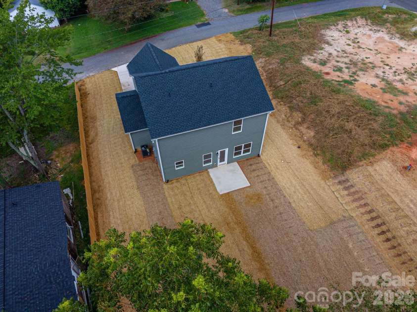 411 Lee Street, Lincolnton, NC 28092.  MLS# CAR4429102, YatesRealty ID 54981. 