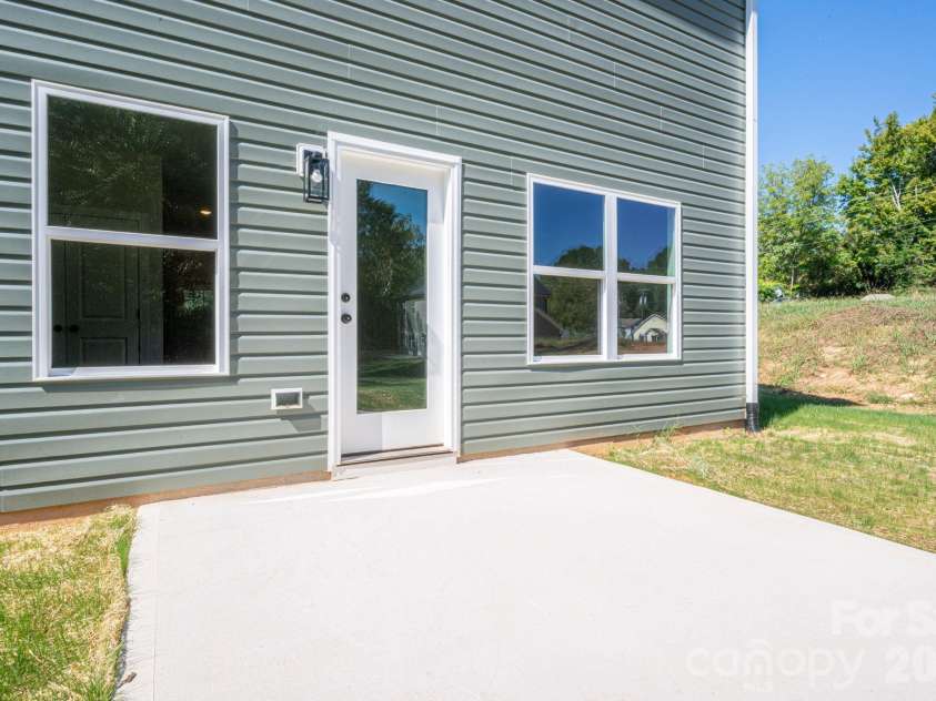411 Lee Street, Lincolnton, NC 28092.  MLS# CAR4429102, YatesRealty ID 54981. 