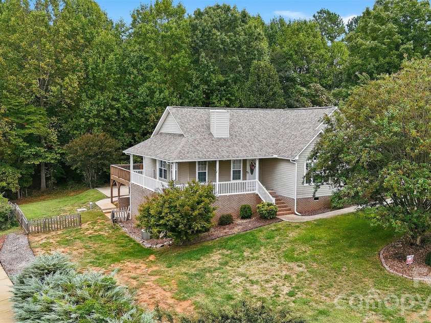 217 Sundance Circle, Statesville, NC 28625.  MLS# CAR4431690, YatesRealty ID 54983. 