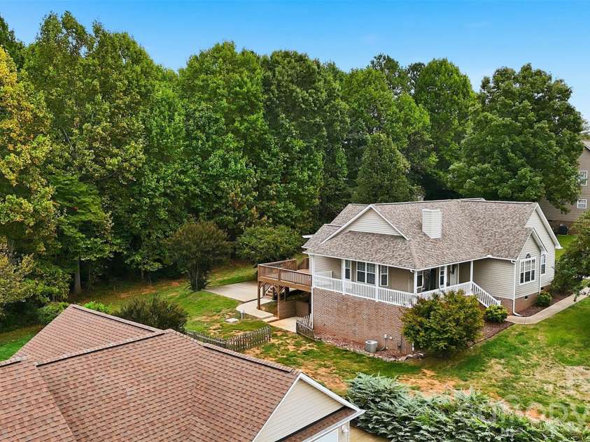 217 Sundance Circle, Statesville, NC 28625.  MLS# CAR4431690, YatesRealty ID 54983. 