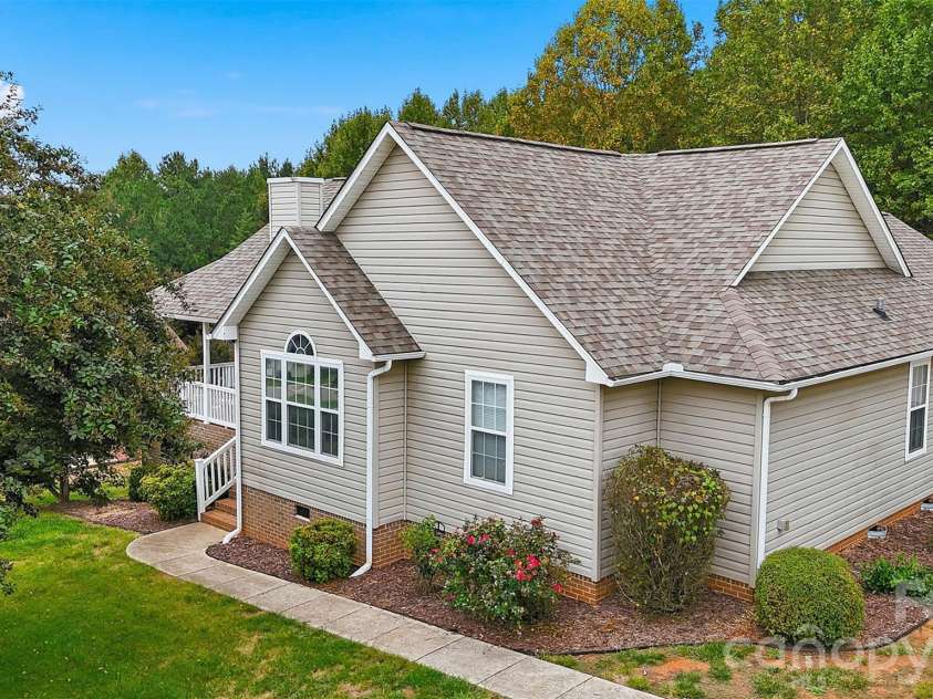 217 Sundance Circle, Statesville, NC 28625.  MLS# CAR4431690, YatesRealty ID 54983. 