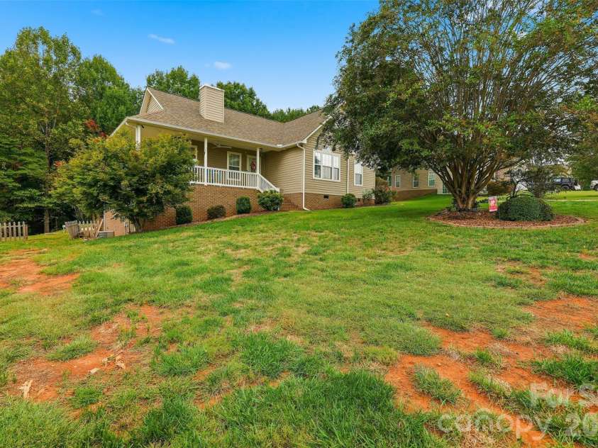 217 Sundance Circle, Statesville, NC 28625.  MLS# CAR4431690, YatesRealty ID 54983. 