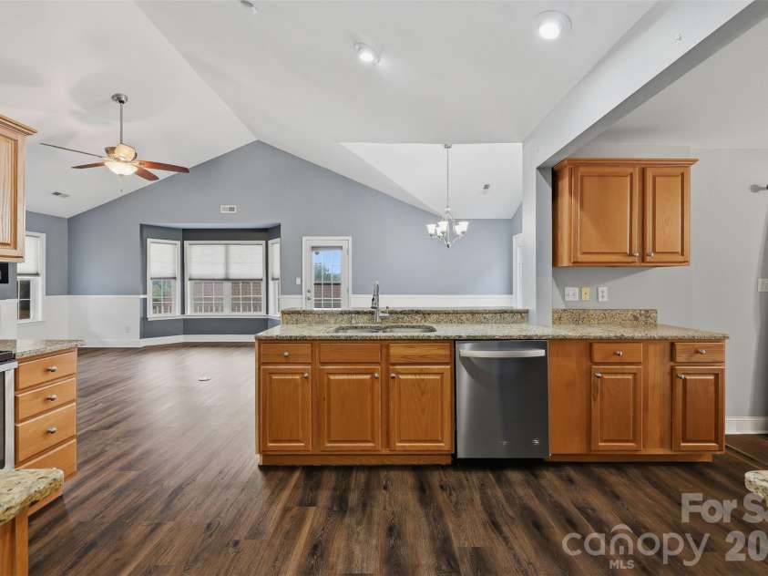 217 Sundance Circle, Statesville, NC 28625.  MLS# CAR4431690, YatesRealty ID 54983. 