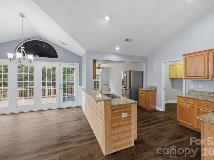 217 Sundance Circle, Statesville, NC 28625.  MLS# CAR4431690, YatesRealty ID 54983. 