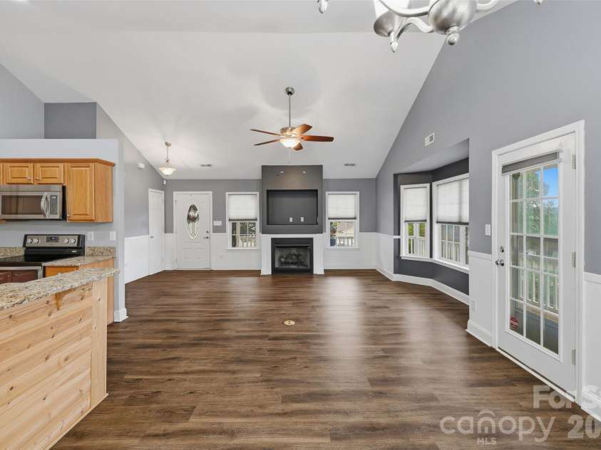 217 Sundance Circle, Statesville, NC 28625.  MLS# CAR4431690, YatesRealty ID 54983. 