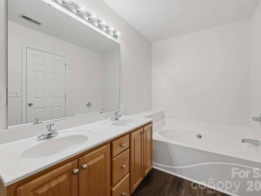 217 Sundance Circle, Statesville, NC 28625.  MLS# CAR4431690, YatesRealty ID 54983. 