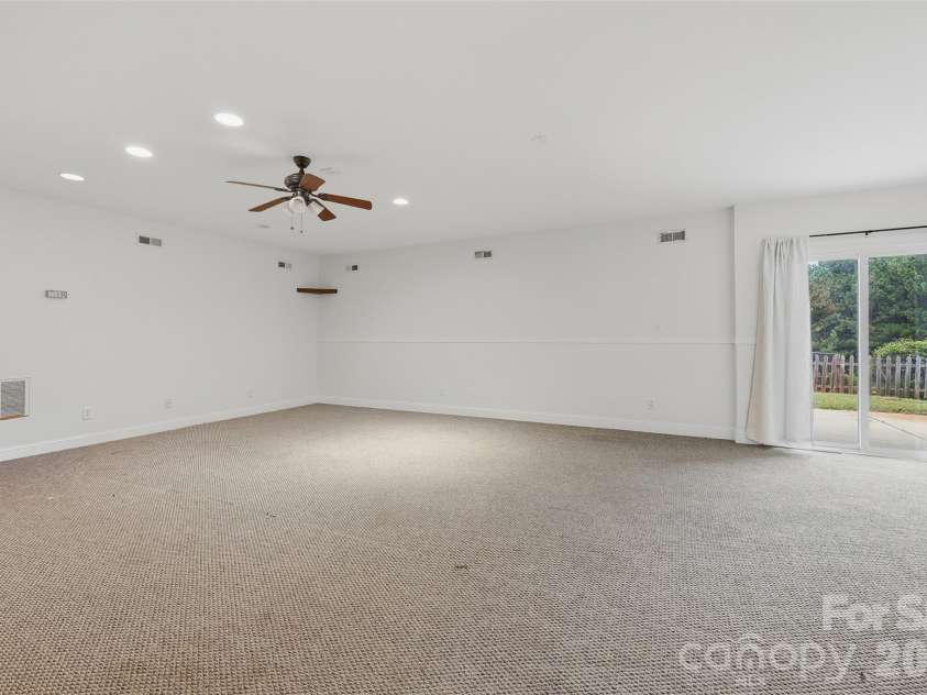 217 Sundance Circle, Statesville, NC 28625.  MLS# CAR4431690, YatesRealty ID 54983. 
