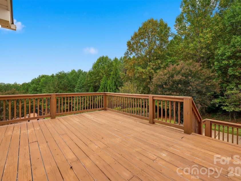 217 Sundance Circle, Statesville, NC 28625.  MLS# CAR4431690, YatesRealty ID 54983. 