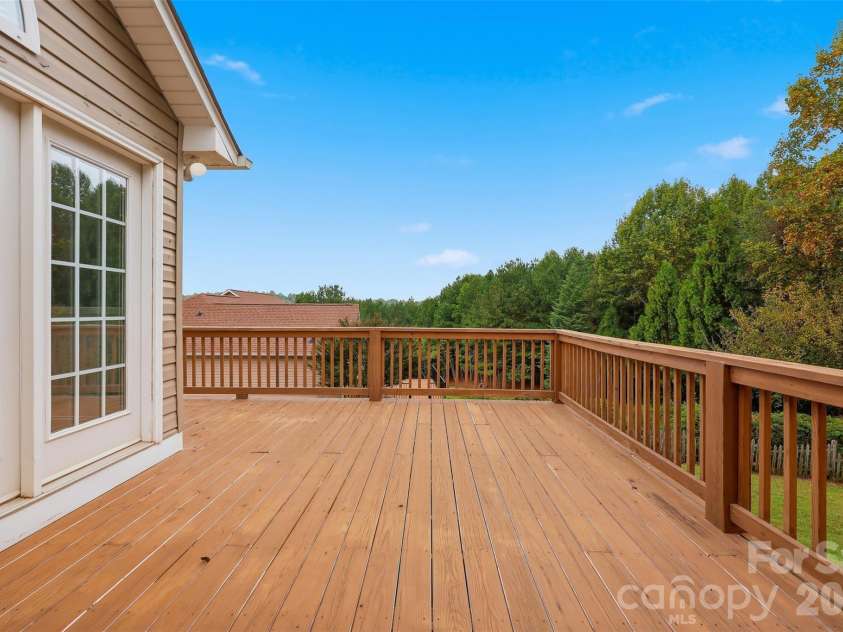 217 Sundance Circle, Statesville, NC 28625.  MLS# CAR4431690, YatesRealty ID 54983. 