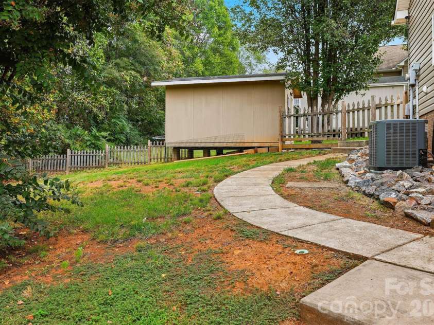 217 Sundance Circle, Statesville, NC 28625.  MLS# CAR4431690, YatesRealty ID 54983. 