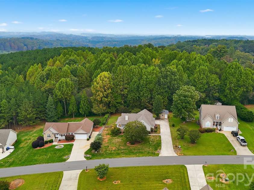 217 Sundance Circle, Statesville, NC 28625.  MLS# CAR4431690, YatesRealty ID 54983. 