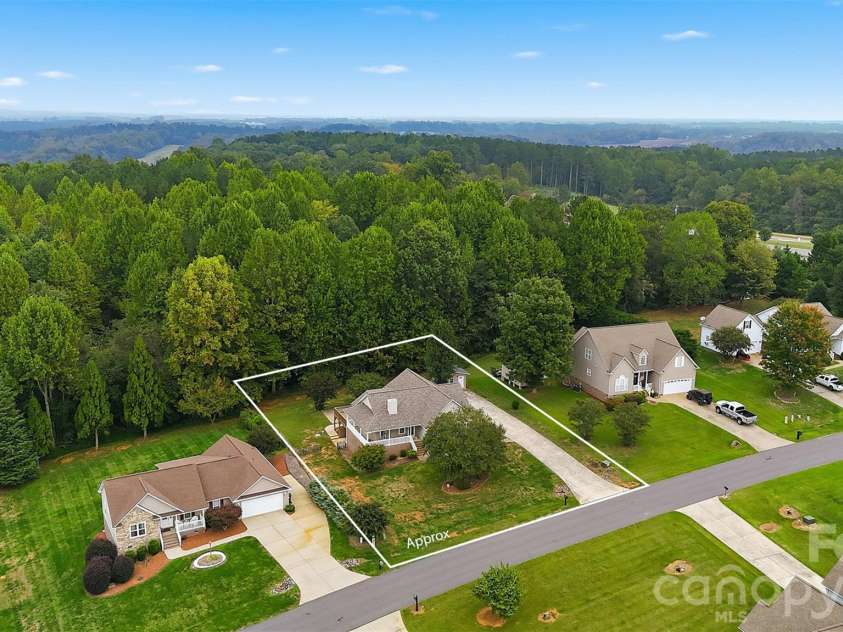 217 Sundance Circle, Statesville, NC 28625.  MLS# CAR4431690, YatesRealty ID 54983. 