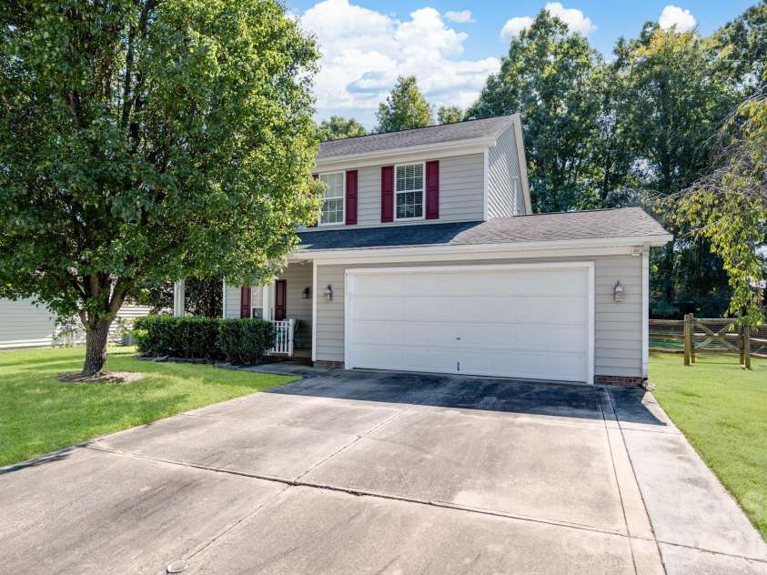 9115 Swallow Tail Lane, Charlotte, NC 28269.  MLS# CAR4422878, YatesRealty ID 54987. 