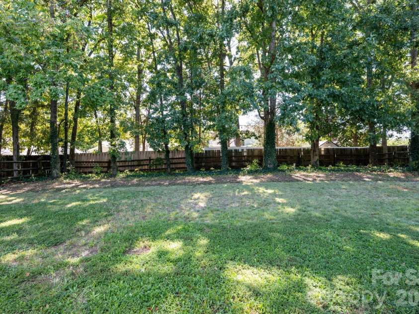 9115 Swallow Tail Lane, Charlotte, NC 28269.  MLS# CAR4422878, YatesRealty ID 54987. 