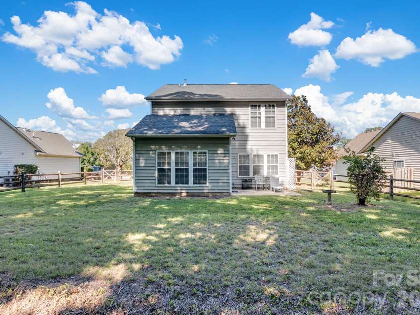 9115 Swallow Tail Lane, Charlotte, NC 28269.  MLS# CAR4422878, YatesRealty ID 54987. 