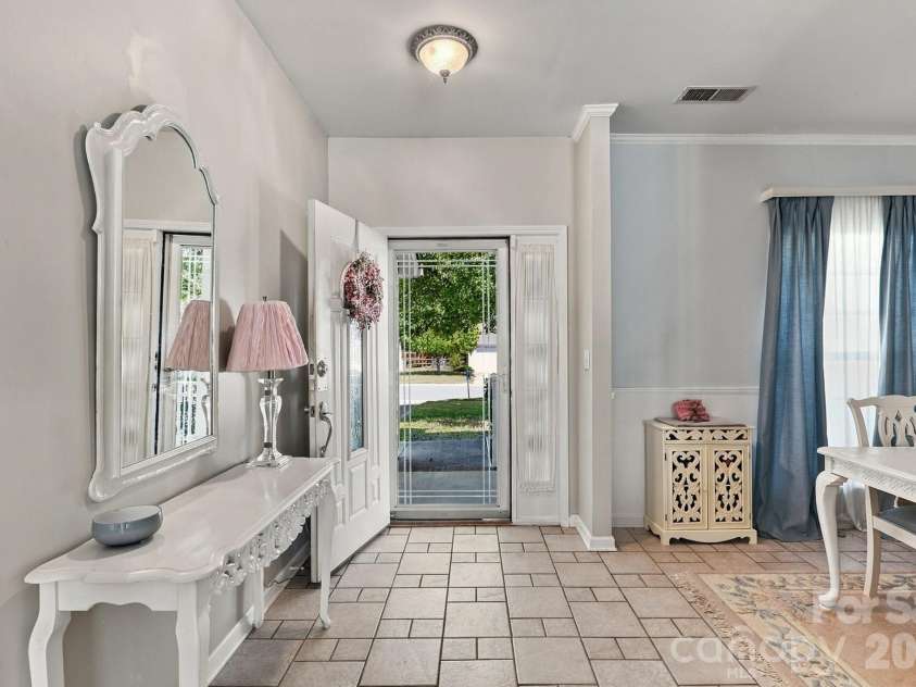 9115 Swallow Tail Lane, Charlotte, NC 28269.  MLS# CAR4422878, YatesRealty ID 54987. 