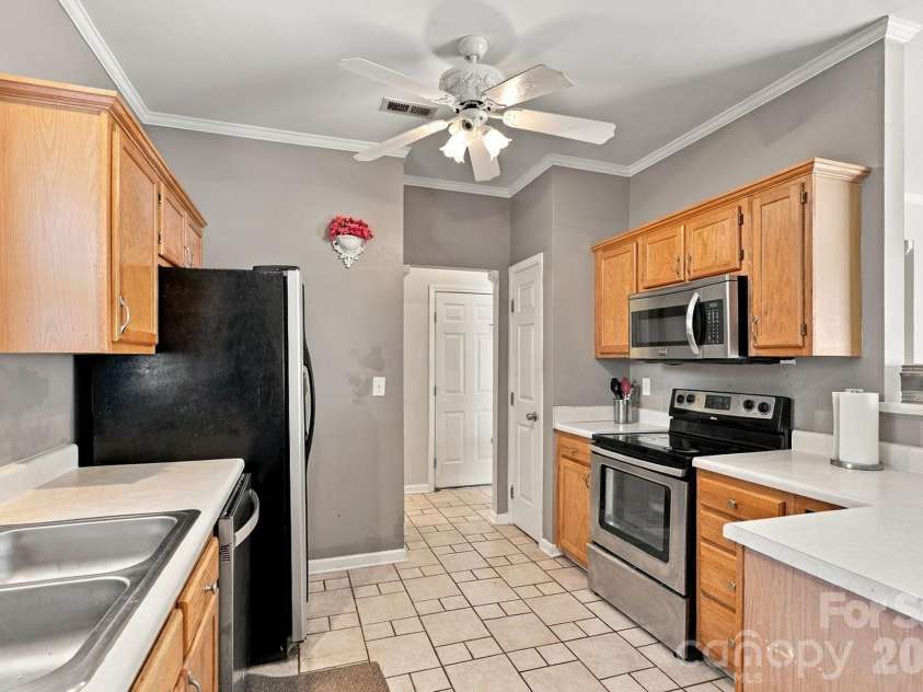 9115 Swallow Tail Lane, Charlotte, NC 28269.  MLS# CAR4422878, YatesRealty ID 54987. 