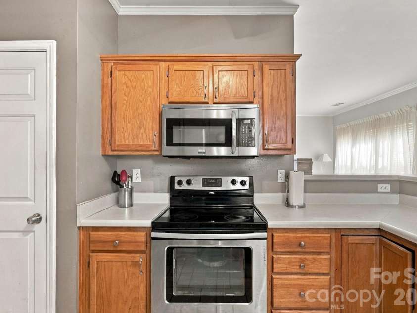 9115 Swallow Tail Lane, Charlotte, NC 28269.  MLS# CAR4422878, YatesRealty ID 54987. 