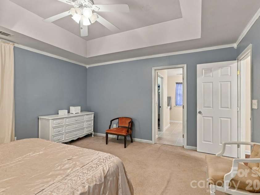 9115 Swallow Tail Lane, Charlotte, NC 28269.  MLS# CAR4422878, YatesRealty ID 54987. 
