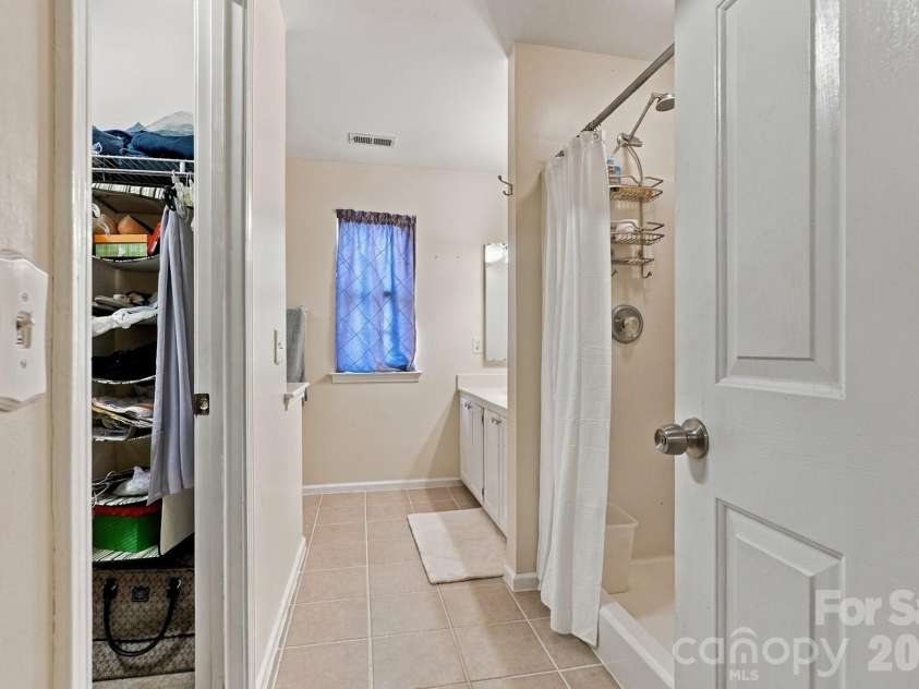 9115 Swallow Tail Lane, Charlotte, NC 28269.  MLS# CAR4422878, YatesRealty ID 54987. 