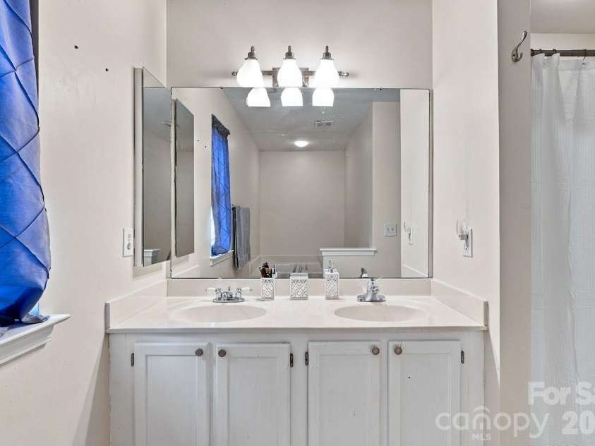 9115 Swallow Tail Lane, Charlotte, NC 28269.  MLS# CAR4422878, YatesRealty ID 54987. 