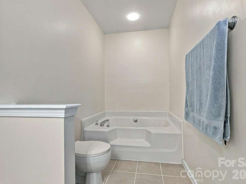 9115 Swallow Tail Lane, Charlotte, NC 28269.  MLS# CAR4422878, YatesRealty ID 54987. 