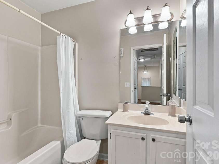 9115 Swallow Tail Lane, Charlotte, NC 28269.  MLS# CAR4422878, YatesRealty ID 54987. Bathroom 2