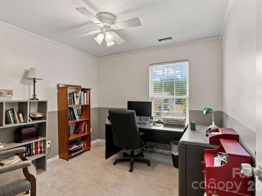 9115 Swallow Tail Lane, Charlotte, NC 28269.  MLS# CAR4422878, YatesRealty ID 54987. Bedroom 3