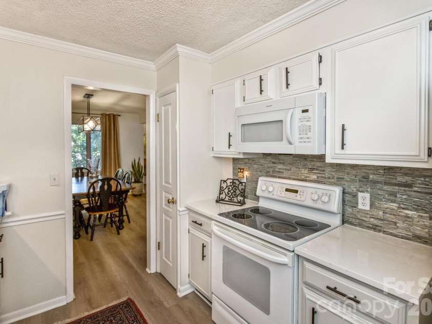 503 Crowfields Lane, Asheville, NC 28803.  MLS# CAR4429548, YatesRealty ID 54988. Freshly renovated kitchen