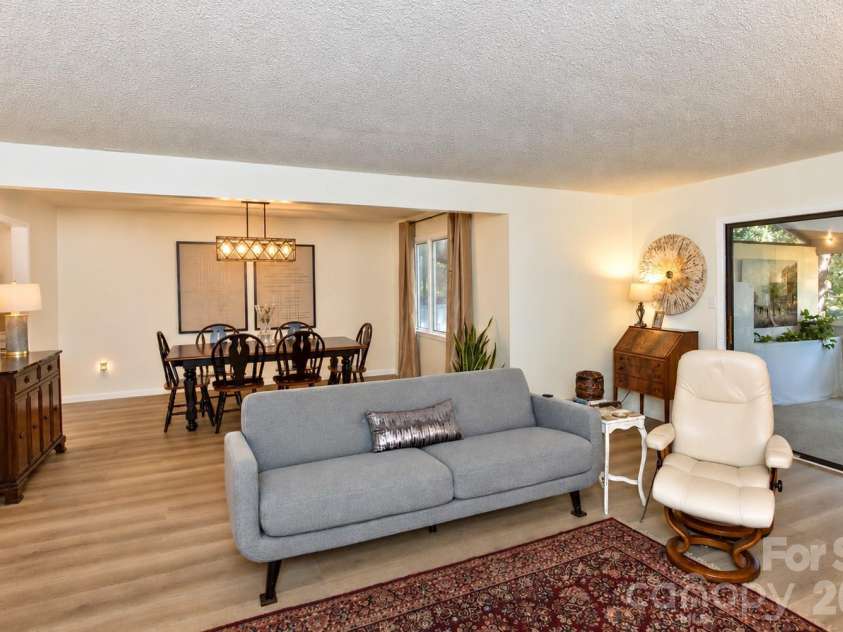 503 Crowfields Lane, Asheville, NC 28803.  MLS# CAR4429548, YatesRealty ID 54988. Open floor plan