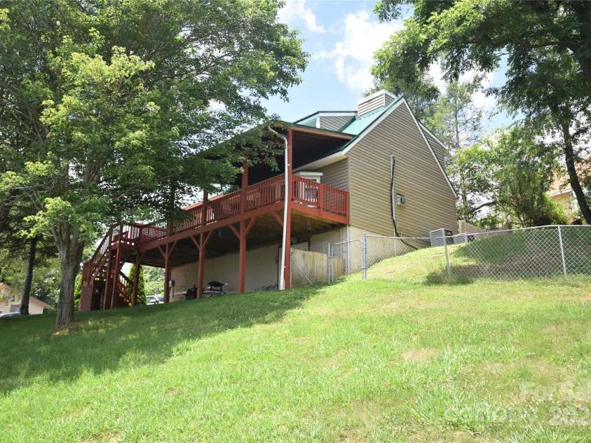 201 Acorn Lane, Clyde, NC 28721.  MLS# CAR4153632, YatesRealty ID 5499. Street View