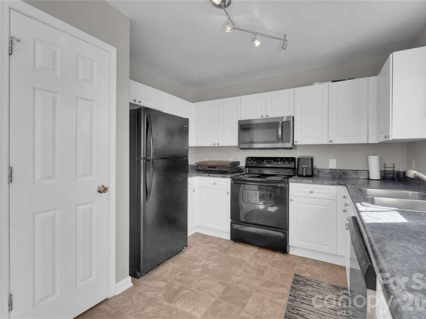 7020 Frye Place, Charlotte, NC 28269.  MLS# CAR4344298, YatesRealty ID 5499. 
