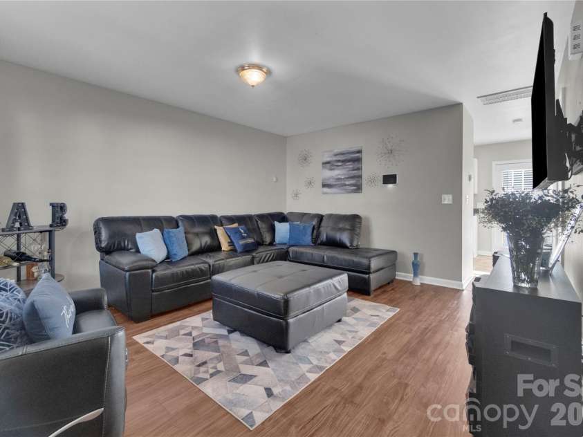 7020 Frye Place, Charlotte, NC 28269.  MLS# CAR4344298, YatesRealty ID 5499. 