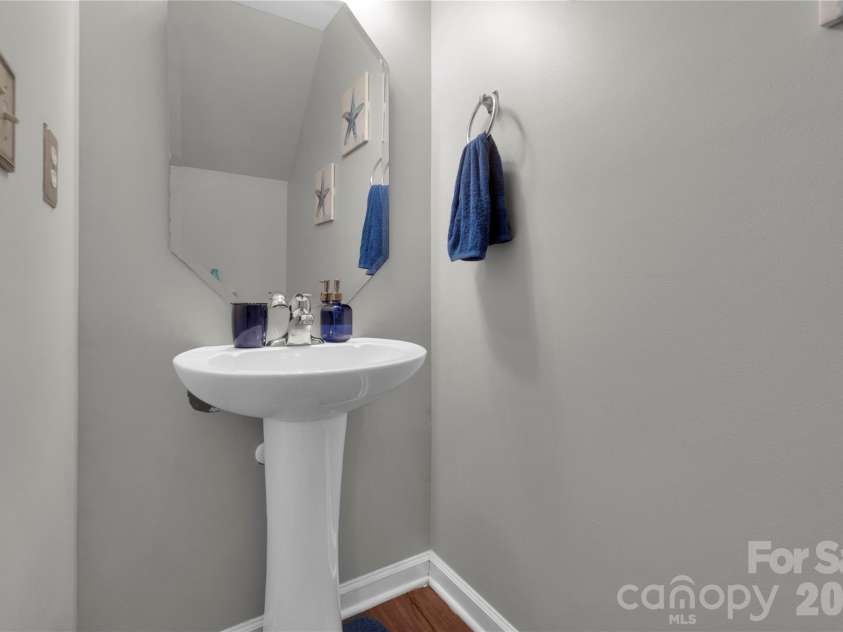 7020 Frye Place, Charlotte, NC 28269.  MLS# CAR4344298, YatesRealty ID 5499. 