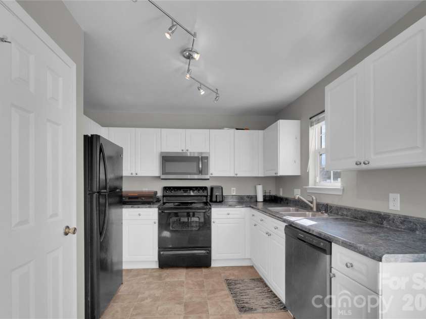 7020 Frye Place, Charlotte, NC 28269.  MLS# CAR4344298, YatesRealty ID 5499. 