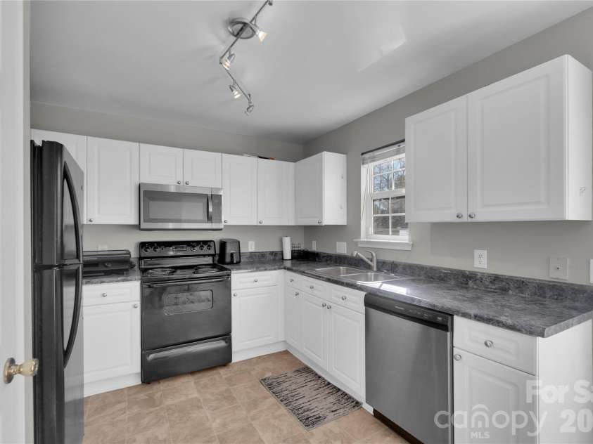 7020 Frye Place, Charlotte, NC 28269.  MLS# CAR4344298, YatesRealty ID 5499. 