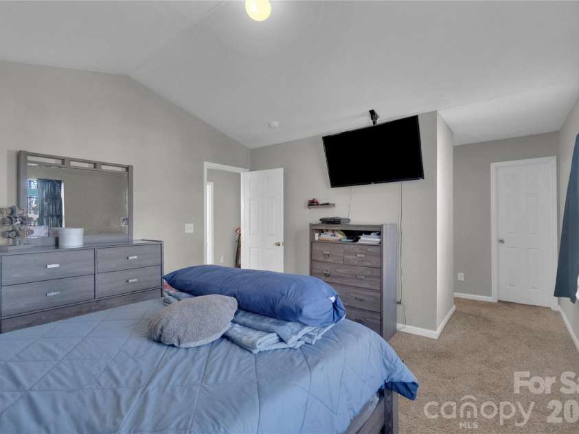 7020 Frye Place, Charlotte, NC 28269.  MLS# CAR4344298, YatesRealty ID 5499. 