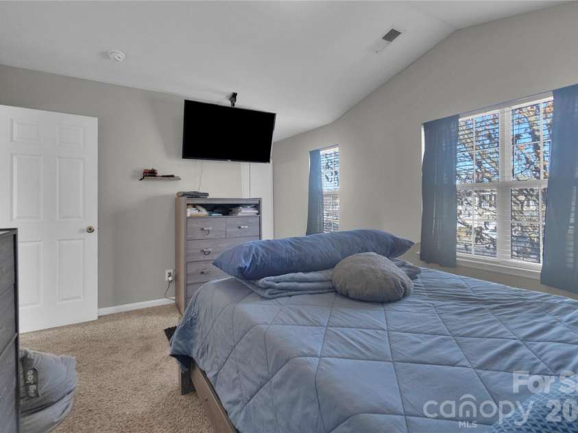 7020 Frye Place, Charlotte, NC 28269.  MLS# CAR4344298, YatesRealty ID 5499. 