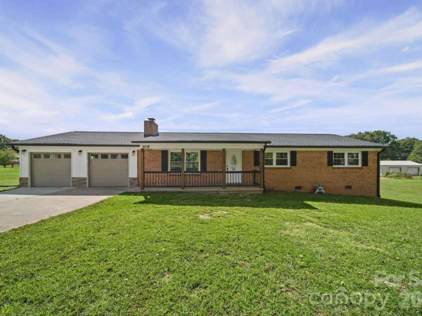 109 Colonial Drive, Kings Mountain, NC 28086.  MLS# CAR4430231, YatesRealty ID 54992. 