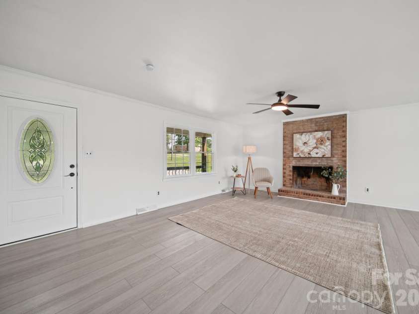 109 Colonial Drive, Kings Mountain, NC 28086.  MLS# CAR4430231, YatesRealty ID 54992. 
