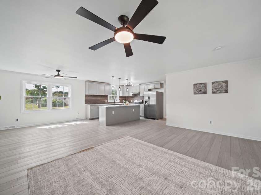109 Colonial Drive, Kings Mountain, NC 28086.  MLS# CAR4430231, YatesRealty ID 54992. 