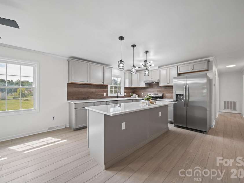 109 Colonial Drive, Kings Mountain, NC 28086.  MLS# CAR4430231, YatesRealty ID 54992. 