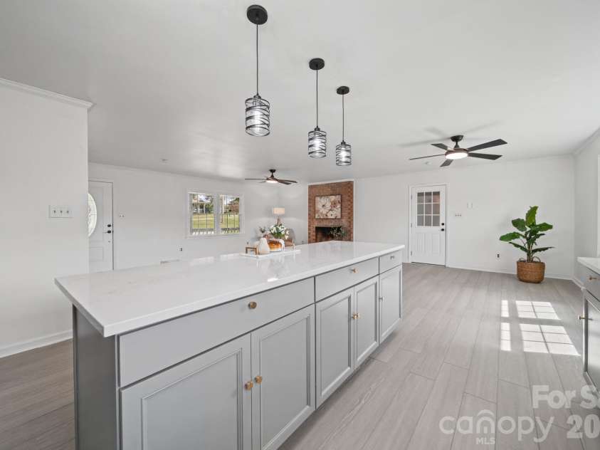 109 Colonial Drive, Kings Mountain, NC 28086.  MLS# CAR4430231, YatesRealty ID 54992. 