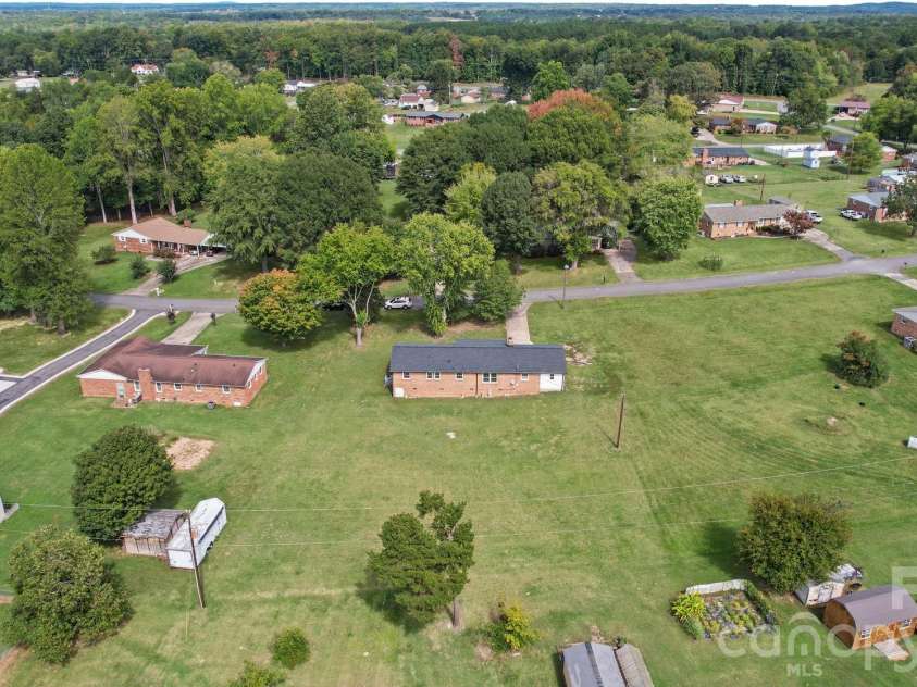 109 Colonial Drive, Kings Mountain, NC 28086.  MLS# CAR4430231, YatesRealty ID 54992. 