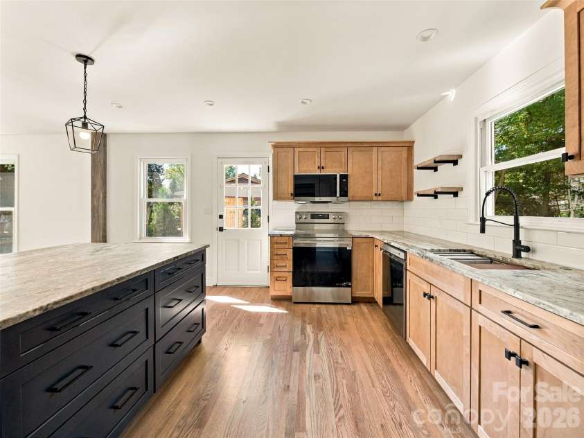 6 Crestwood Lane, Candler, NC 28715.  MLS# CAR4431839, YatesRealty ID 54993. 