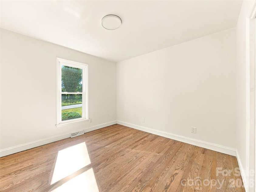 6 Crestwood Lane, Candler, NC 28715.  MLS# CAR4431839, YatesRealty ID 54993. 