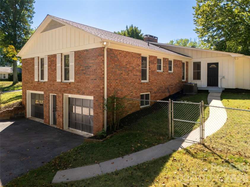 6 Crestwood Lane, Candler, NC 28715.  MLS# CAR4431839, YatesRealty ID 54993. 